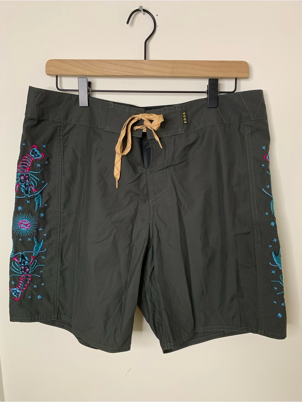 Howler Brothers Board Shorts 7” sz medium 33” waist “Cosmic Crawfish” line